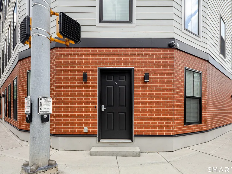 1385 Washington Blvd #5 — Photo 2