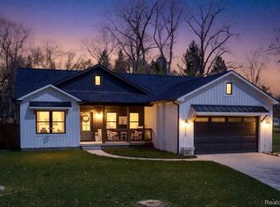 5730 Crescent Rd, Waterford, MI 48327