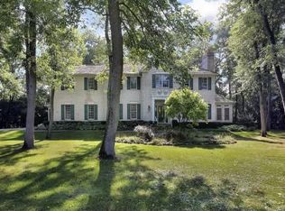 1261 Ash Lawn Dr, Lake Forest, IL