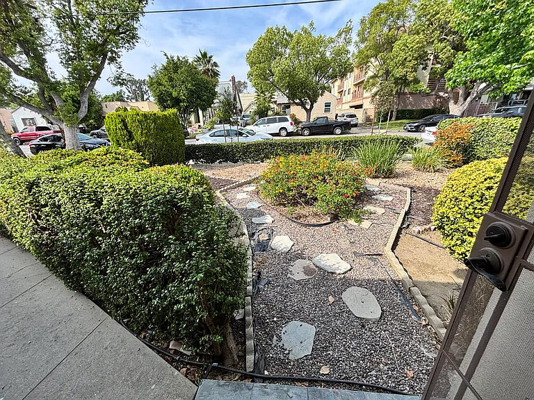 910 E Elk Ave — Photo 19