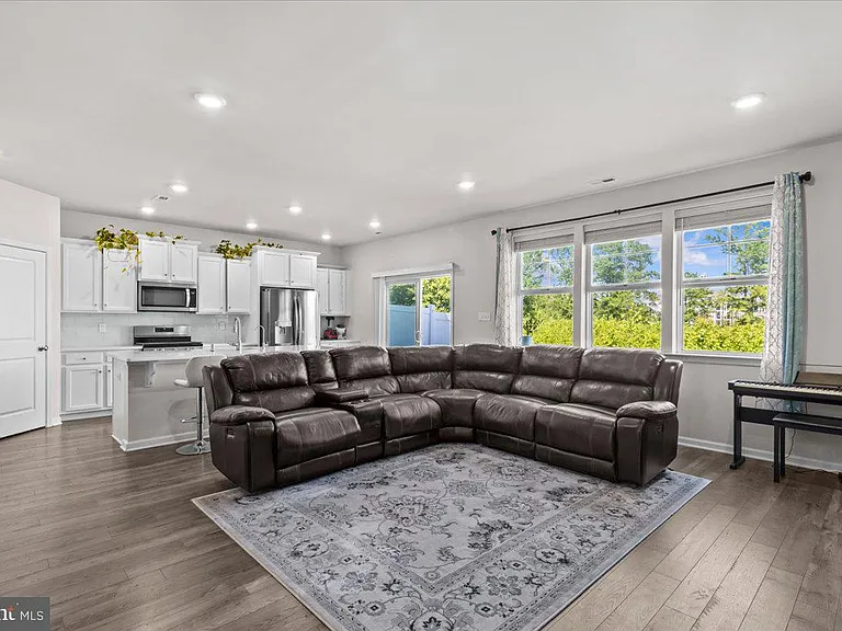 15 Morley Blvd — Photo 14