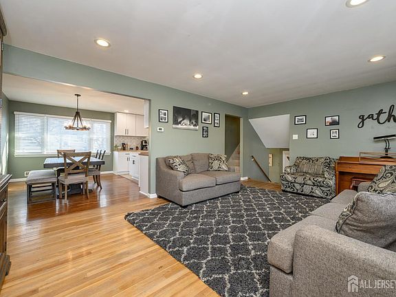 4th image of 3 Birchwood Rd