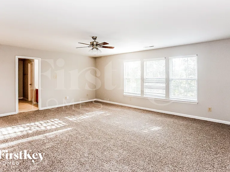 727 Sinclair Dr — Photo 11