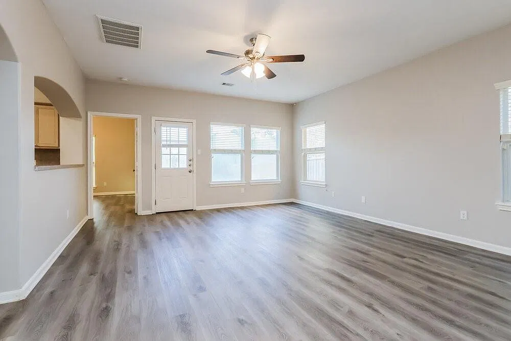 3 bed, 2.5 bath, 2020 sqft, $1,990 — Photo 4