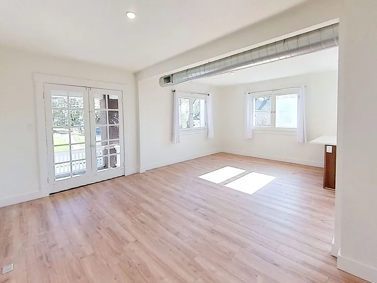 561 N Center St — Photo 12