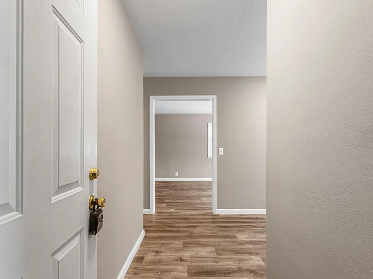 305 N Elizabeth St — Photo 17