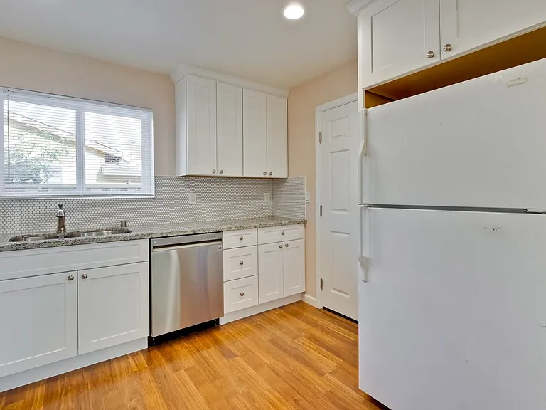 1425 Sunshadow Ln — Photo 17