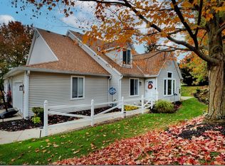 402 Kings Ct, Akron, OH 44321