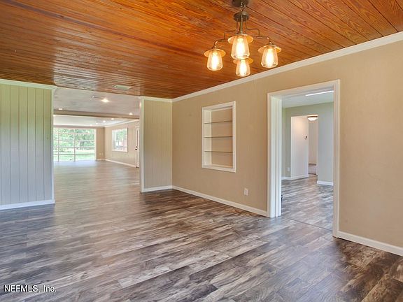 3rd image of 1025 Madison St W #14