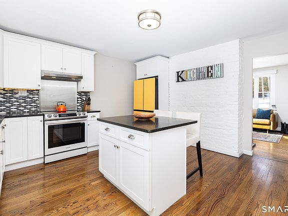 4th image of 74 Tariffville Road