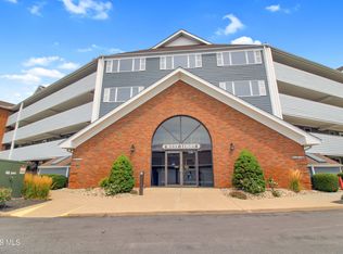 1909 E East Harbor Rd APT 407W, Pt Clinton, OH 43452