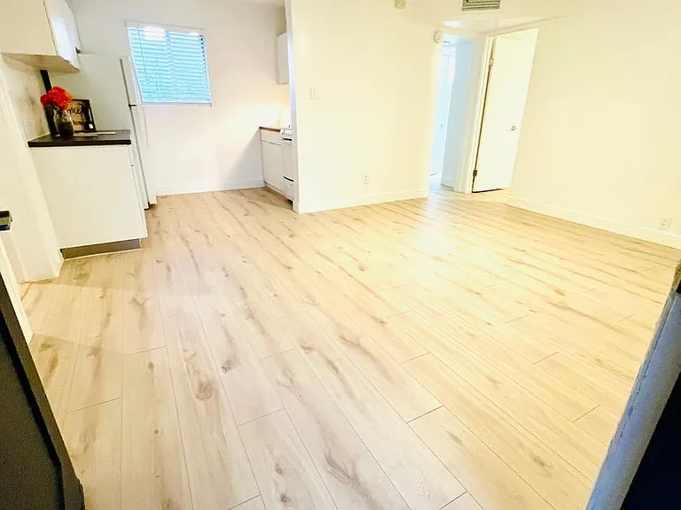 530 E Mariposa St — Photo 8