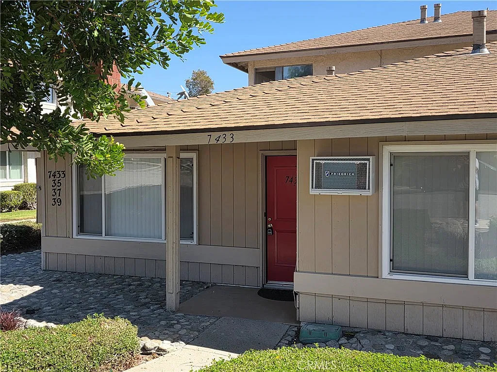 3 bed, 1050 sqft, $2,850 — Photo 2