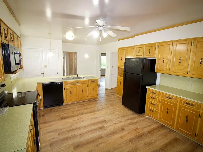 1502 Electric Rd SW — Photo 8