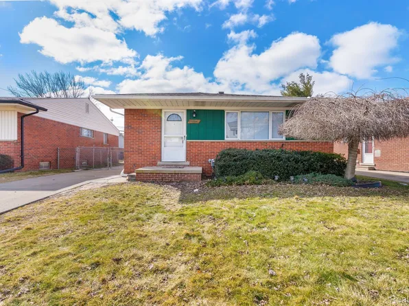 19528 Salisbury St, Saint Clair Shores, MI 48080