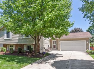 1824 Clyde Dr, Naperville, IL 60565