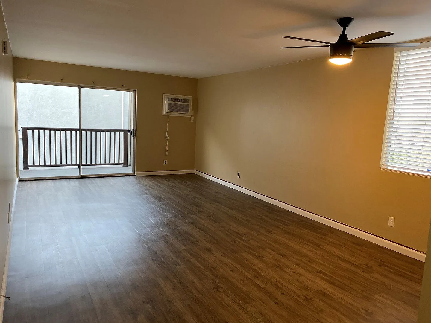 Two Bedroom and Two Bath Condo, close to SDSU! — Photo 3