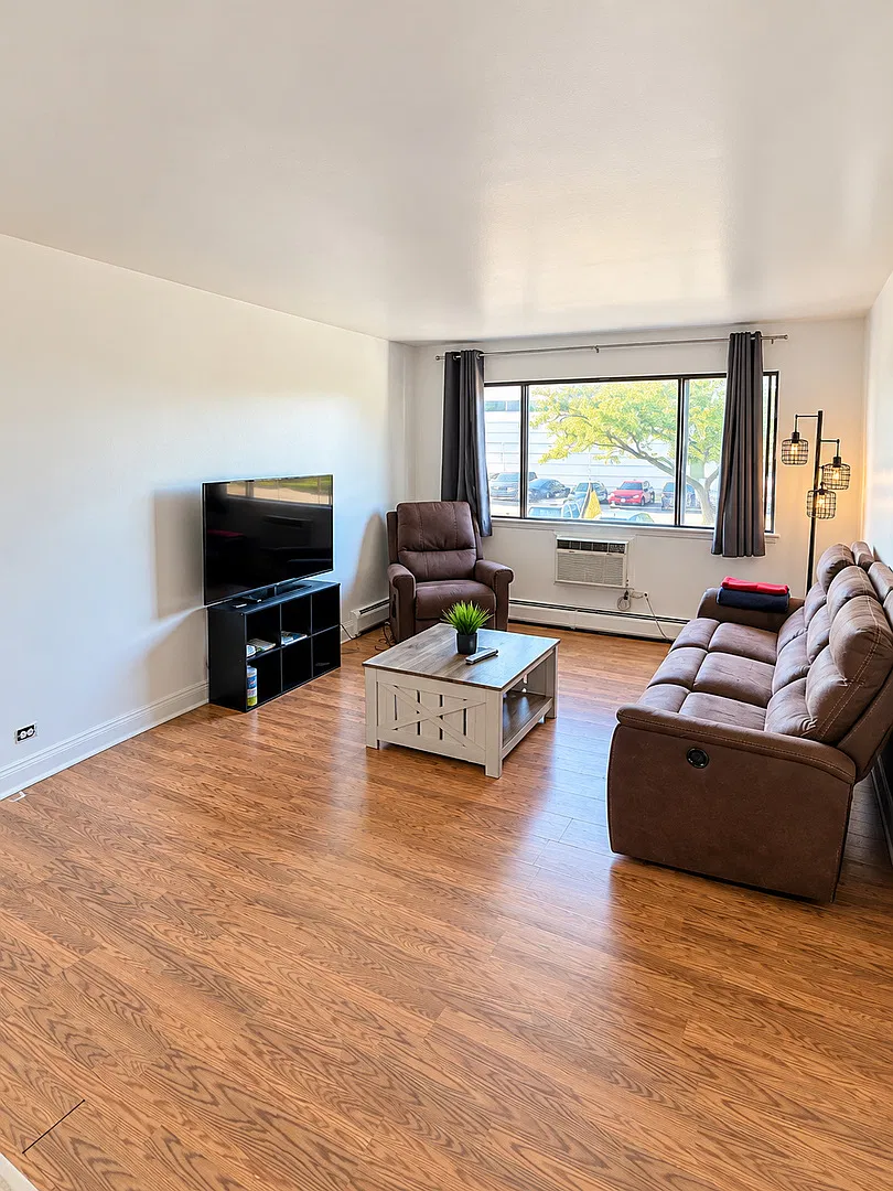 1 bed, 750 sqft, $1,500 — Photo 2