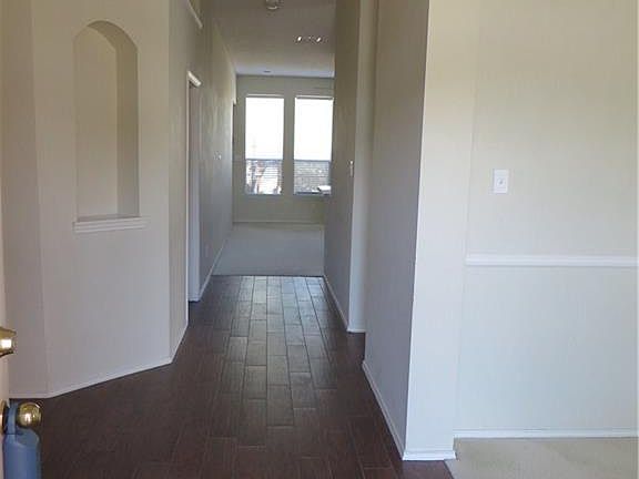 3rd image of 211 Trailwood Dr