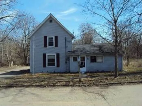 3 Greenwood Ave, Hillsdale, MI 49242