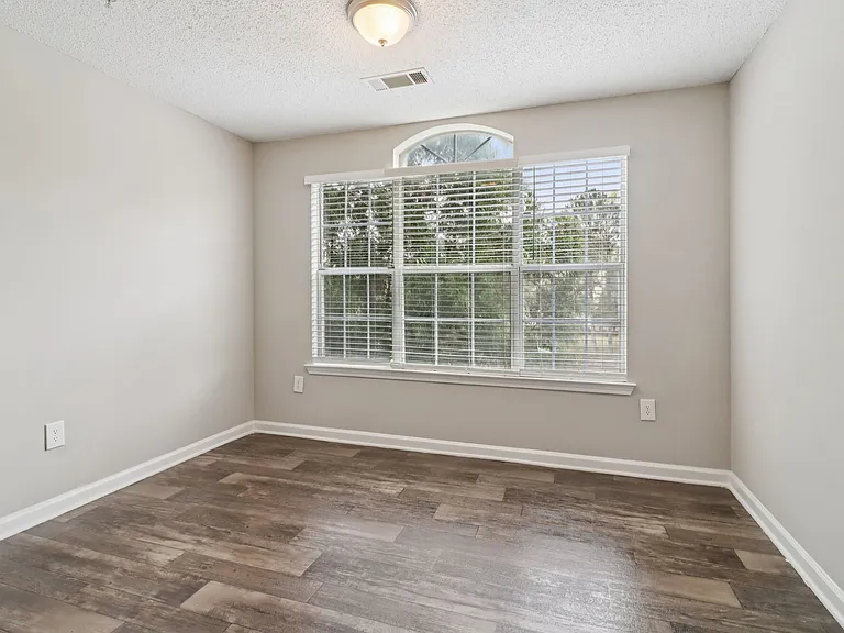 Walden Brook Apartments — Photo 7