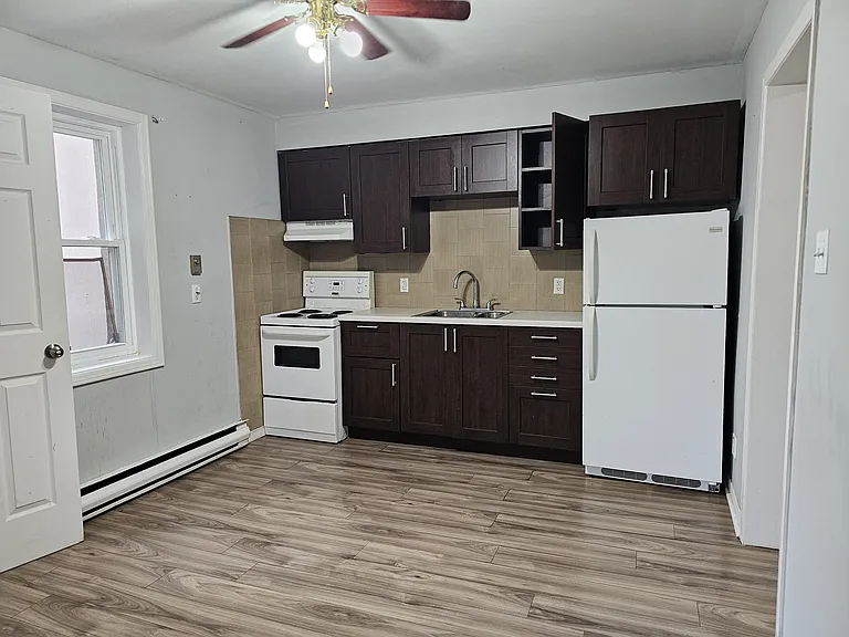 25 Hazel St #7 — Photo 2