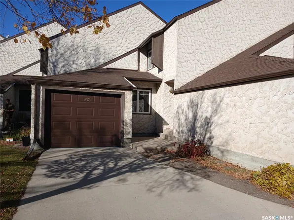24 Cannington Mews, Regina, SK S4S 5Z7