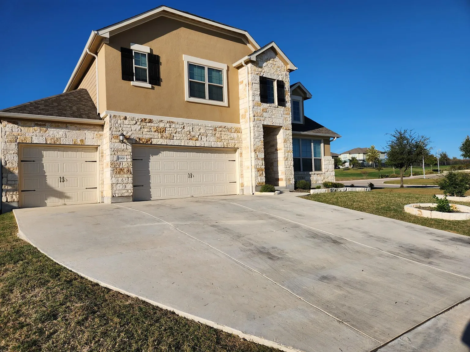 5 bed, 5.0 bath, 3148 sqft, $3,500 — Photo 3