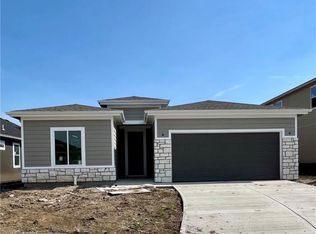 613 W Bluebird St, Gardner, KS 66030
