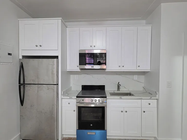 2600 Amsterdam Ave #F — Photo 1