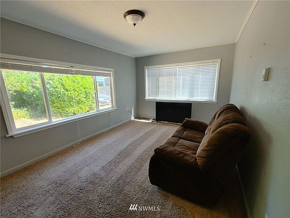 4th image of 1624 100th Street Ct S