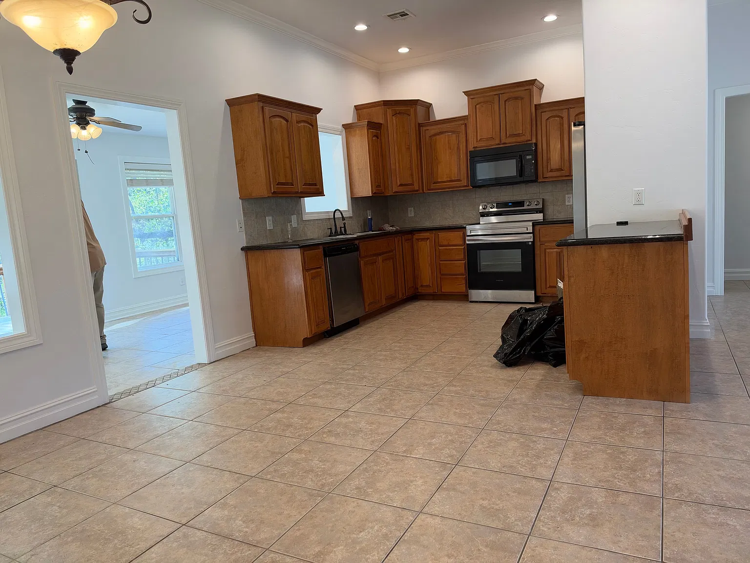 3 bed, 1800 sqft, $1,950 — Photo 4