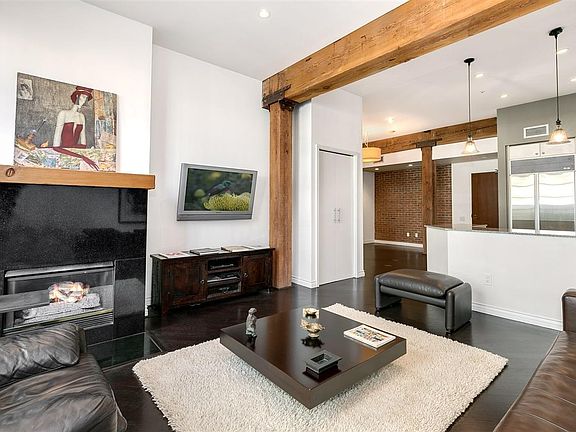 4th image of 500 W Harbor Dr W #1604