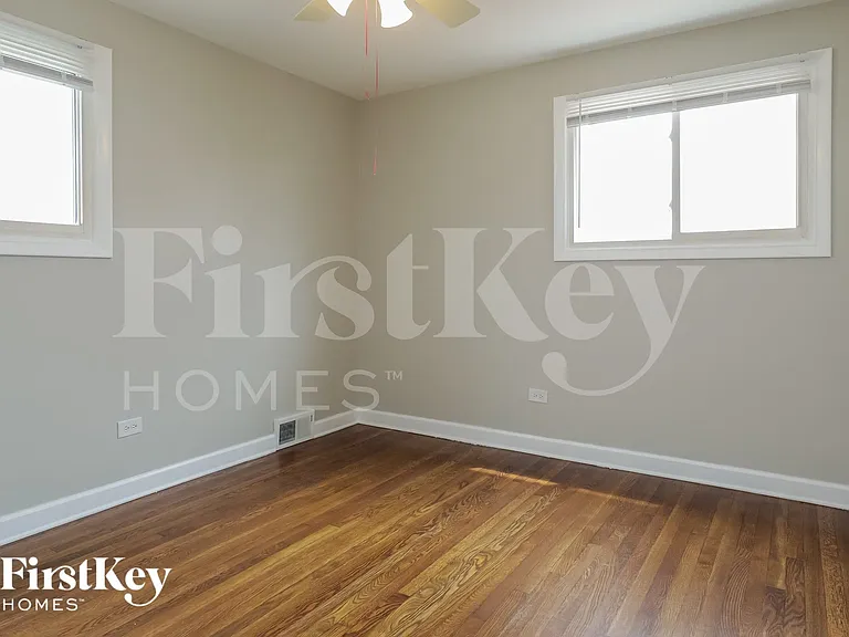 8025 S Kolin Ave — Photo 13