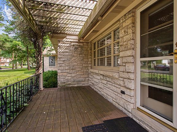 2nd image of 807 Surrey Ln