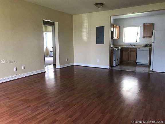 4th image of 10270 E Bay Harbor Dr #3