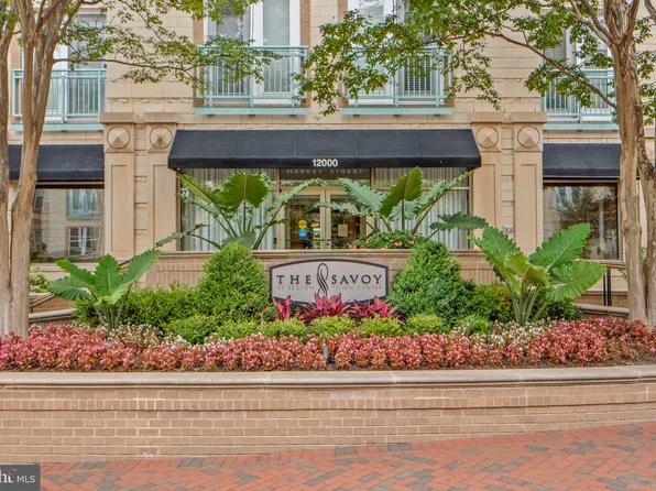 12000 Market St APT 378, Reston, VA 20190