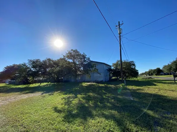 828 N Terry St, Rockport, TX 78382