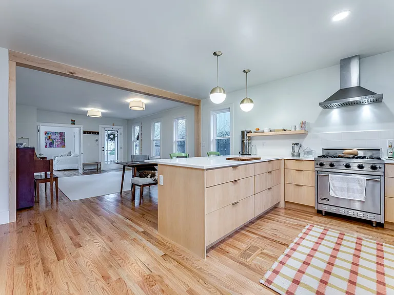 SE 32nd Ave — Photo 1