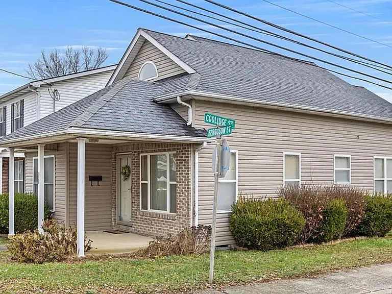 328 Ferguson St — Photo 6