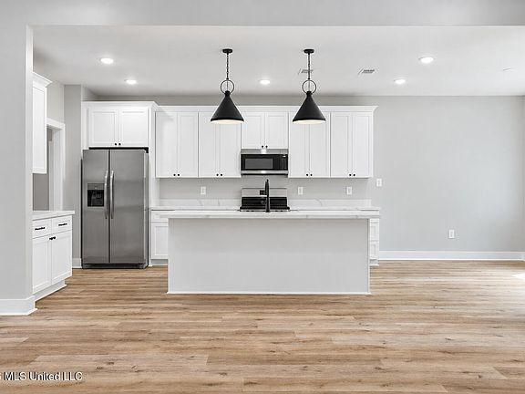 4th image of 11068 Shorecrest Rd