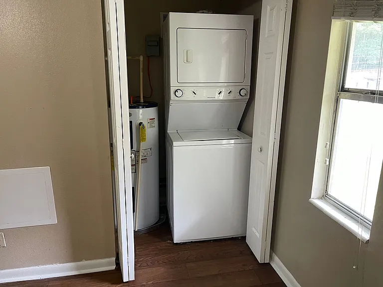 1943 Dawsey St #3 — Photo 3