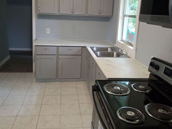 3rd image of 2212 Rose St