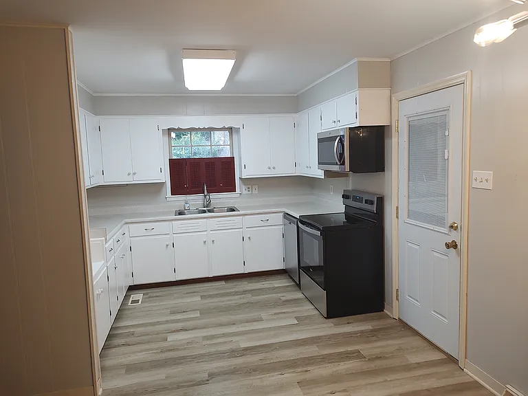 718 Desoto Rd SE — Photo 4