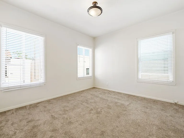 1530 Miramar Dr — Photo 7