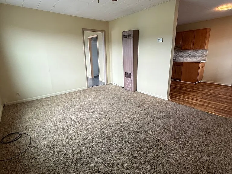 1835 Oregon Ave — Photo 5