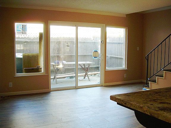 4th image of 5716 Hillsdale Blvd