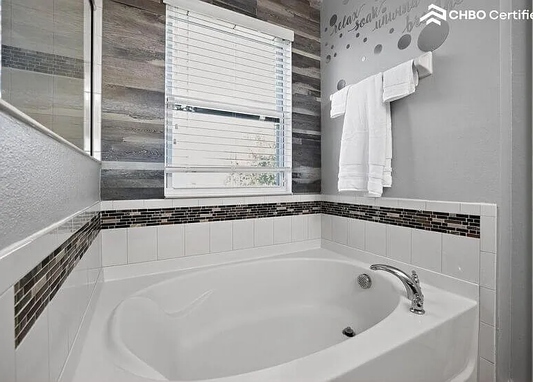 145 Malaga Ave — Photo 33