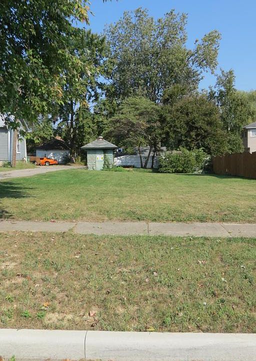 2nd image of 212 W 4th St
