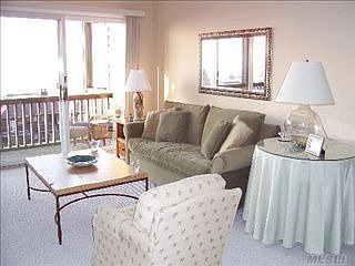 3rd image of 220 Fox Hill Dr